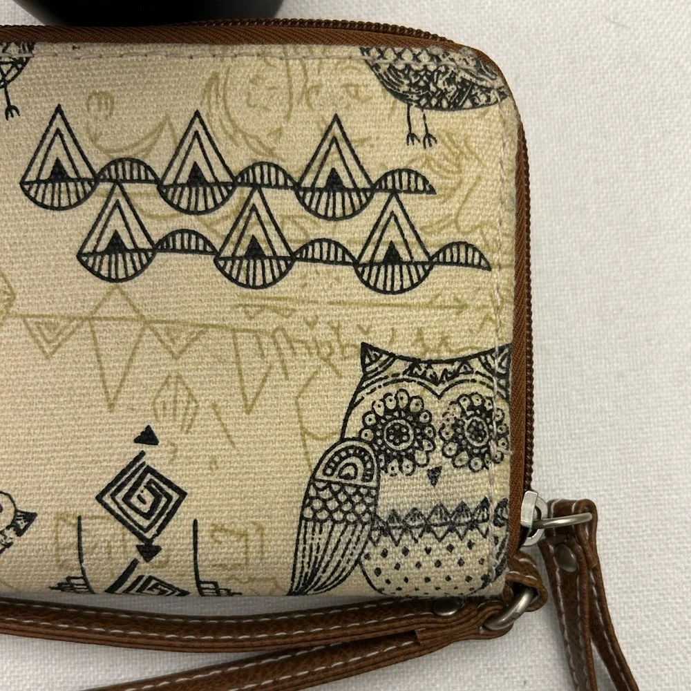 UNIONBAY Owl Geometric Motif Wristlet Wallet Zip Around Close Turn Lock 6.75”x4”